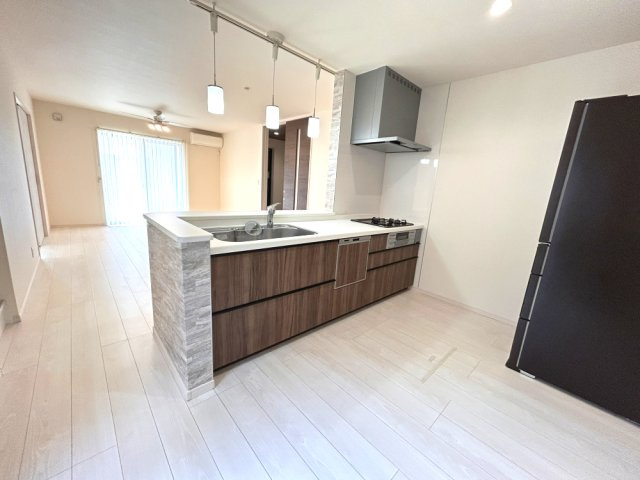 豊中市上野西３丁目 戸建てのキッチン|LDKは広々約18.0帖