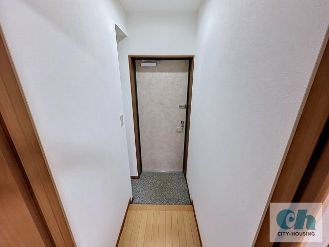 パティオ 302号室の玄関