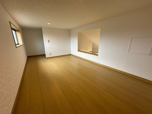 Patio芝下の居間・リビング