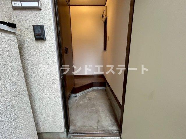 ドマーニ東が丘　角部屋　バストイレ別　1フロア2住戸の玄関|※別号室参考写真