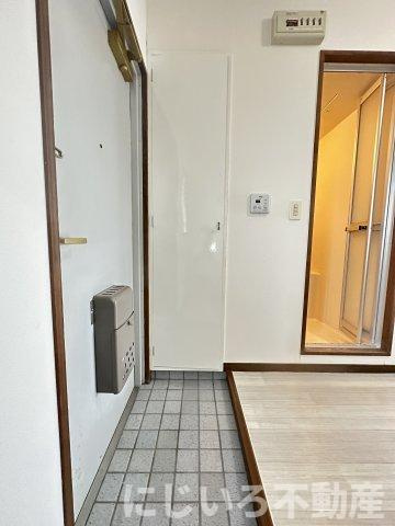 メゾンアクアマリンの玄関