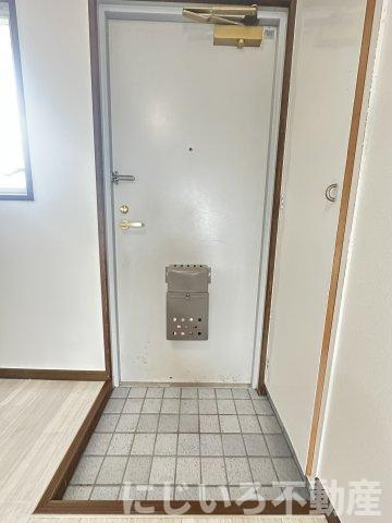 メゾンアクアマリンの玄関