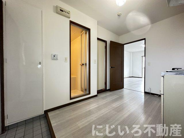 メゾンアクアマリンの洋室