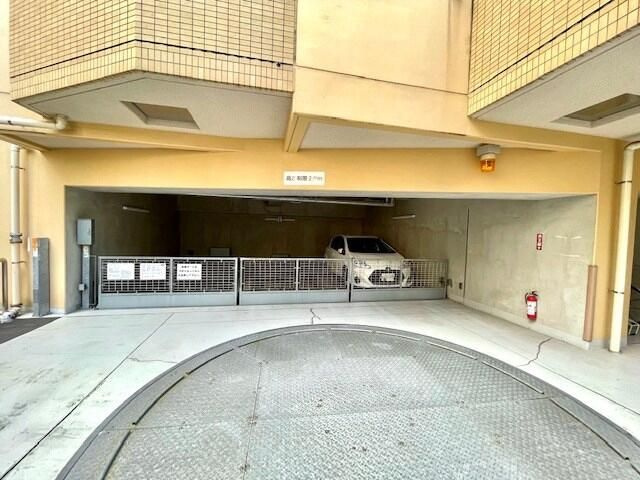 レジディア町屋の駐車場
