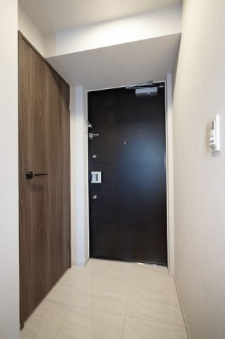 スカイグランデ津田沼の玄関|※写真は同タイプ住戸です。