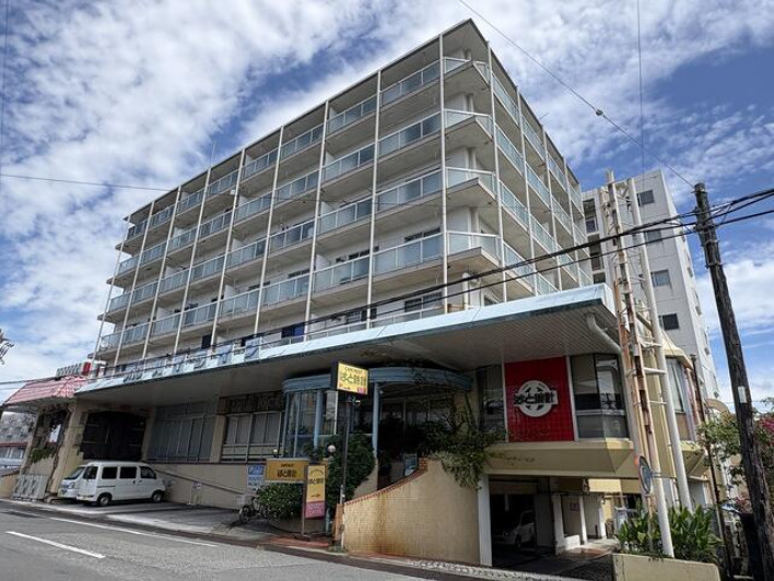 「バルコニーからの眺望が魅力」高知市南ノ丸町　ASハイライン6階　中古マンションの外観|9階建ての建物の6階にあるお部屋です♪