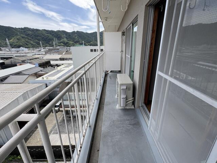 「バルコニーからの眺望が魅力」高知市南ノ丸町　ASハイライン6階　中古マンションのバルコニー|風通しがよく、バルコニーからの眺めも楽しめます♪
