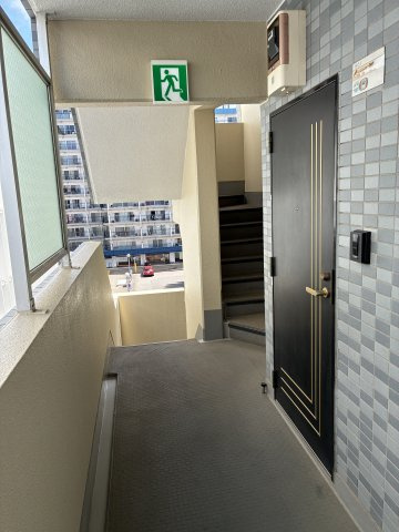 プライム川越南台の玄関