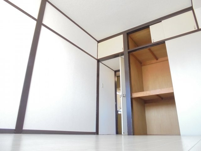 ウエストビレッジの洋室