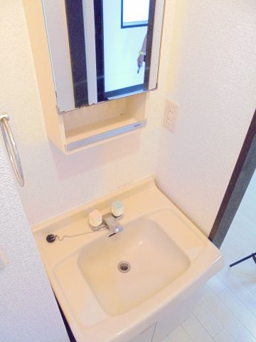 ウエストビレッジの独立洗面台