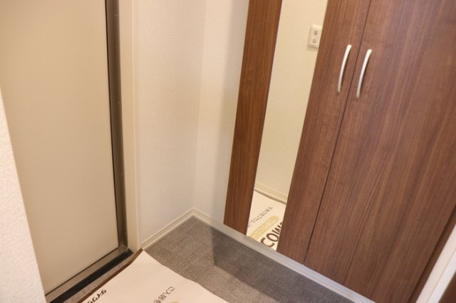 D-roomハウス秋葉原の玄関