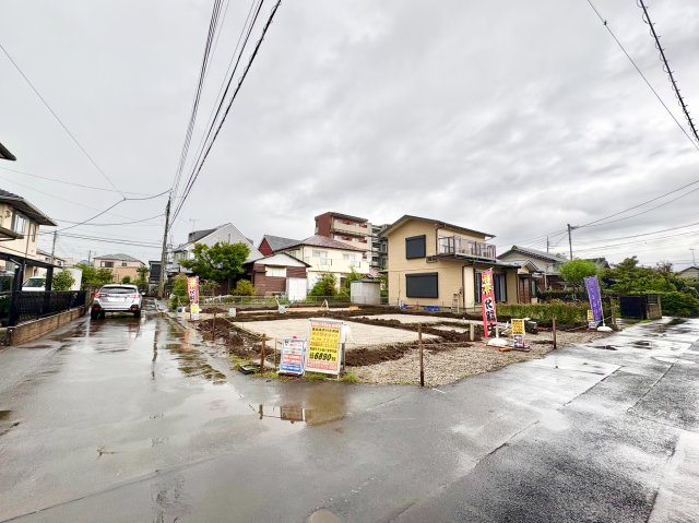 《仲介手数料半額》所沢くすのき台　全3棟　B号棟の前面道路含む現地写真