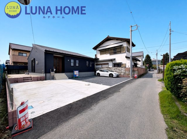 石岡市府中2期　新築戸建　平屋の駐車場