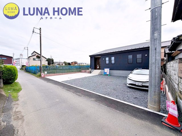 石岡市府中2期　新築戸建　平屋の前面道路含む現地写真