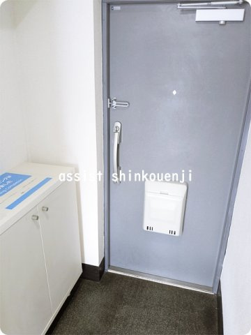上高田マンションの玄関
