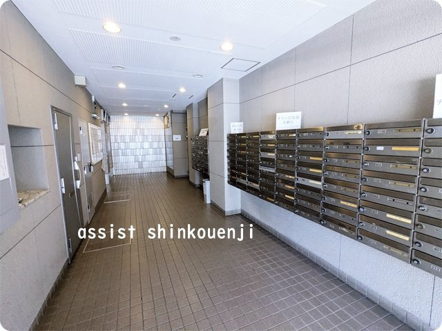 上高田マンションのロビー