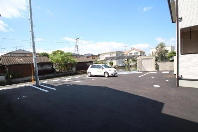 SMART LIFE 庭瀬 北棟の駐車場