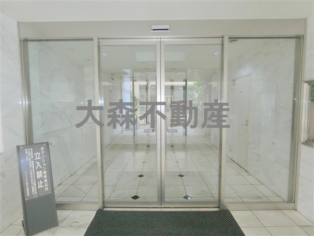 コンシェリア大森山王のエントランス
