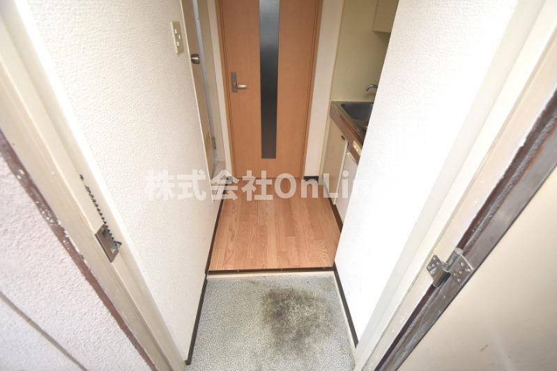 ロイヤルマンションの玄関