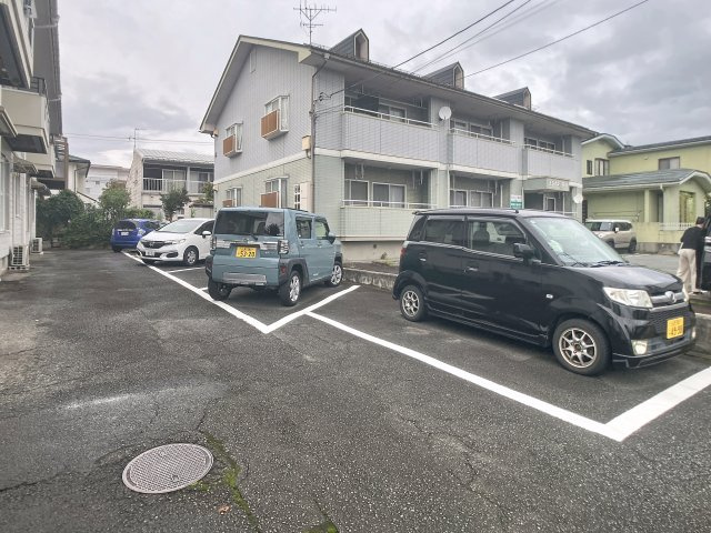 ダイヤモンドメゾン桜田の駐車場