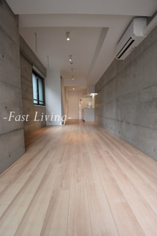 ZOOM新宿夏目坂の内装