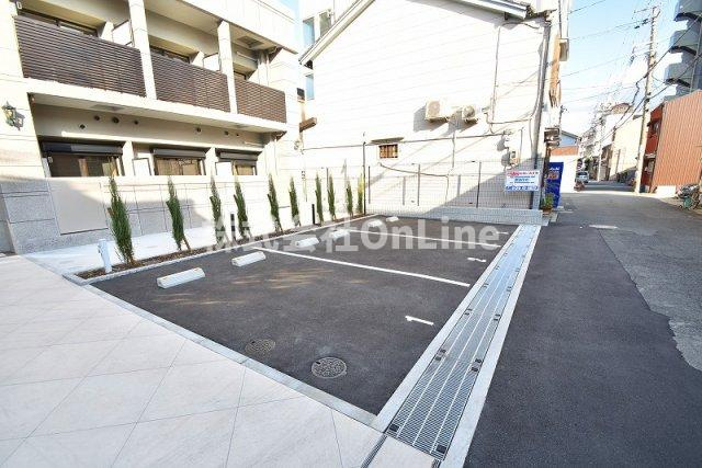 Luxe布施東の駐車場