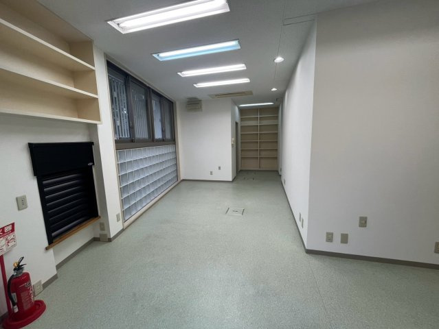 山手井上ビルの内装|明るい室内です