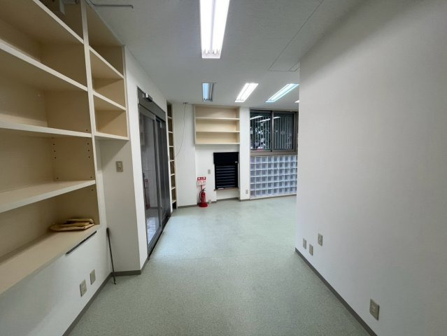 山手井上ビルの内装|明るい色調の室内です