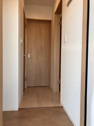 LUANA GARDEN【10.000円キャッシュバック対象物件】の玄関|収納もある玄関です