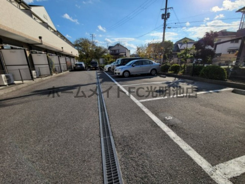 エトワール深井の駐車場