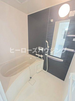 【浴室】 | マノワール豊中玉井町 | ※同タイプの写真となり、実際のお部屋とは異なる場合があります