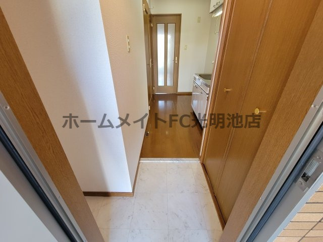 フジパレス水池の玄関