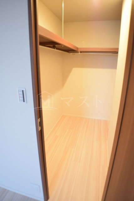 大阪ひびきの街　ザ・サンクタスタワーの収納|同マンションの別室の写真になります。