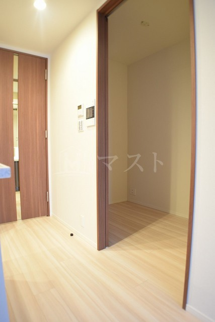 大阪ひびきの街　ザ・サンクタスタワーの寝室|同マンションの別室の写真になります。