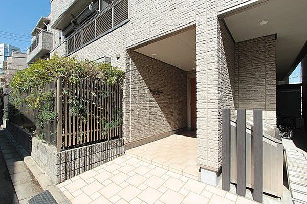 グランシャリオ壱番館のエントランス
