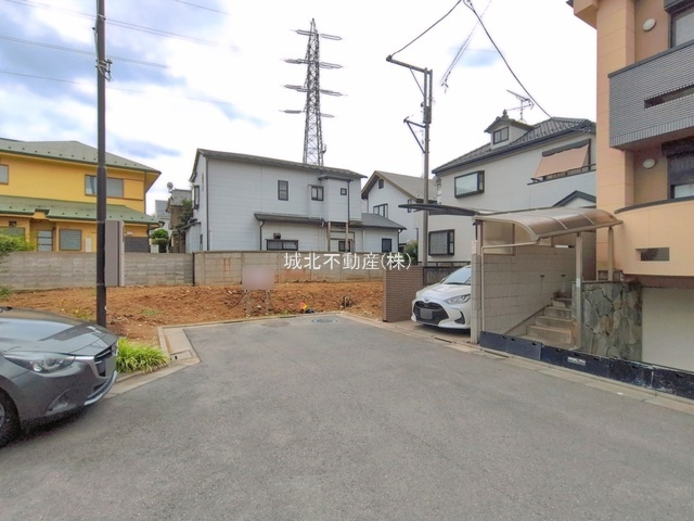 杉並区永福2丁目 全2区画1号地の前面道路含む現地写真|北側約4.9ｍ私道の道路に面する土地