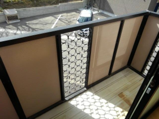 シャレール花見のバルコニー|外からの目が気にならないバルコニーで洗濯物が干せます