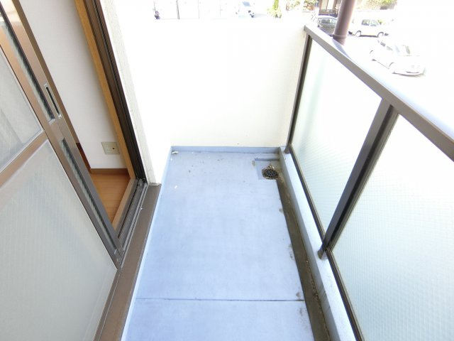 ファーストパレスのバルコニー|同マンション別部屋イメージ写真