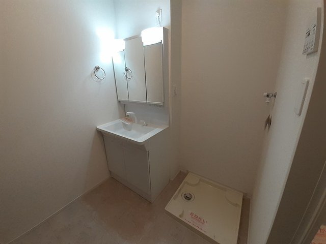 プラージュ　Ｂの洗面所|ゆったりとスペースのある洗面所