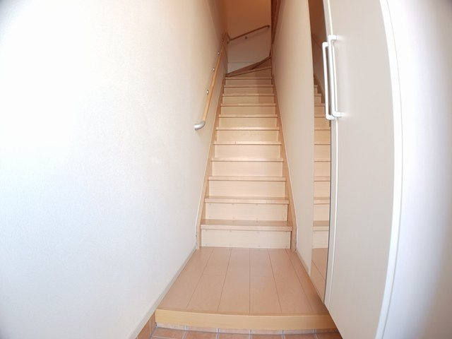 ヒルズ福津Ⅰの玄関|明るい玄関です