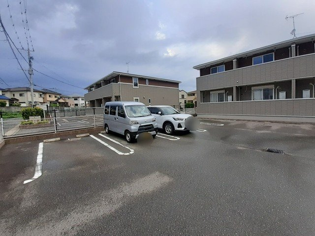 ヒルズ福津Ⅰの駐車場|車をお持ちの方に嬉しい駐車場付きの物件です