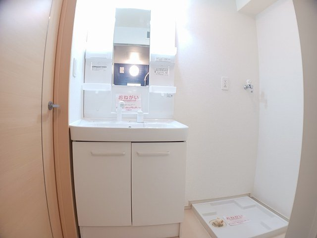 ヒルズ福津Ⅰの洗面所|脱衣スペースもあります