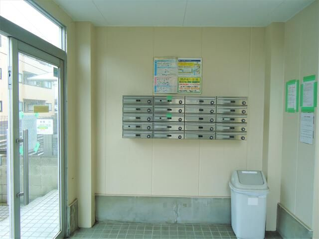 江戸川区東葛西５丁目の賃貸マンションのエントランス