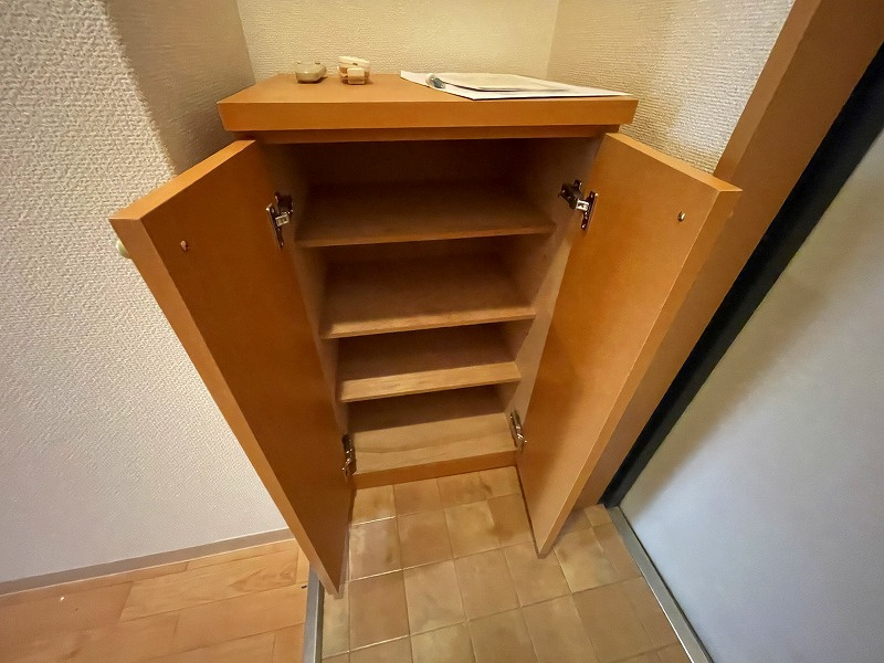 メルディアキューブやえのさとの玄関