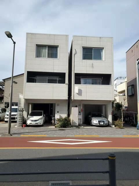 荒川区東尾久1丁目　中古戸建の外観|現地写真

現地ご見学希望・資料請求などお気軽にお問い合わせ下さい！
03-5990-5201