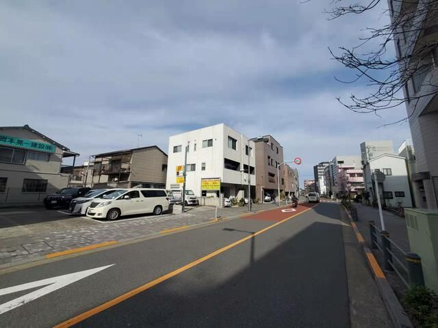 荒川区東尾久1丁目　中古戸建の前面道路含む現地写真|現地写真

現地ご見学希望・資料請求などお気軽にお問い合わせ下さい！
03-5990-5201