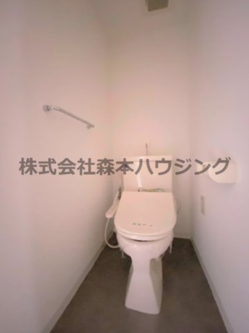 【トイレ】 | 　カルチェ・ダムールC棟 | 落ち着いた色調のトイレです
