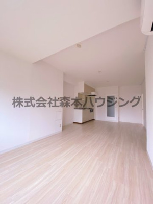 【居間・リビング】 | 　カルチェ・ダムールC棟 | ゆったり過ごせるリビングです