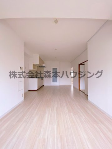 【居間・リビング】 | 　カルチェ・ダムールC棟 | 使いやすいリビングです