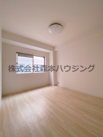 【洋室】 | 　カルチェ・ダムールC棟 | ゆったりした洋室です